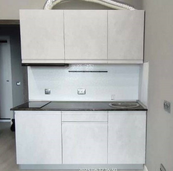 Модульная кухня Бруклин 2.4 x 2 м (Бетон белый) в Большой Мурте - bolshaya-murta.mebel54.com | фото